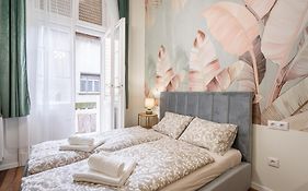 Brody 46 Boutique Rooms